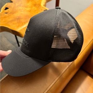 Men’s black hat
